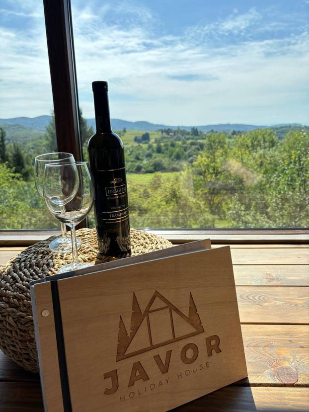 FOTO Ova kuća blizu Zagreba pravi je raj - filmove možete gledati iz bačve za kupanje!