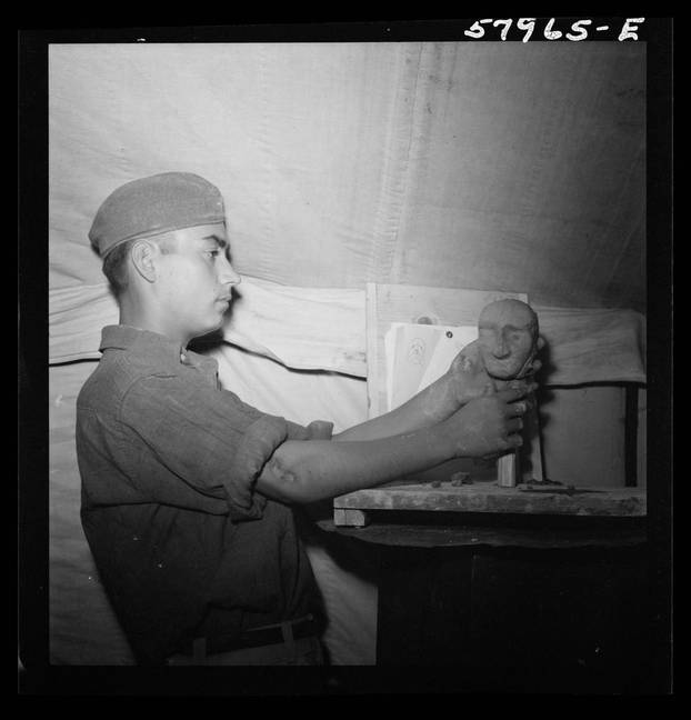 FOTO Pogledajte kako su Hrvati živjeli u El Shattu: U izbjeglištvu su slikali, svirali, radili igračke