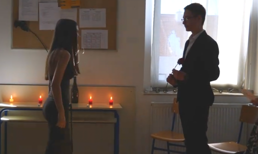 VIDEO Gospodin Savr&scaron;eni &ccaron;ak i u Katoli&ccaron;koj gimnaziji u Po&zcaron;egi: Ru&zcaron;e i polijevanje &scaron;ampanjcem!