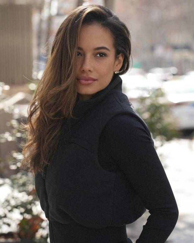 FOTO Bivša konobarica se zbog Benzeme preobratila na islam, rodila mu i dijete. Prekinuli su