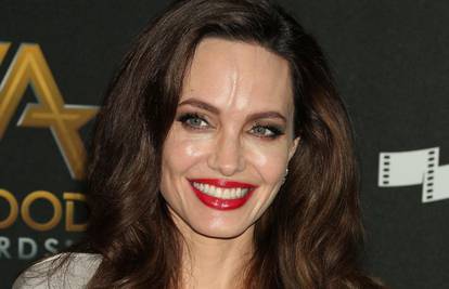 Privlačila poglede: Angelina je zablistala na crvenom tepihu