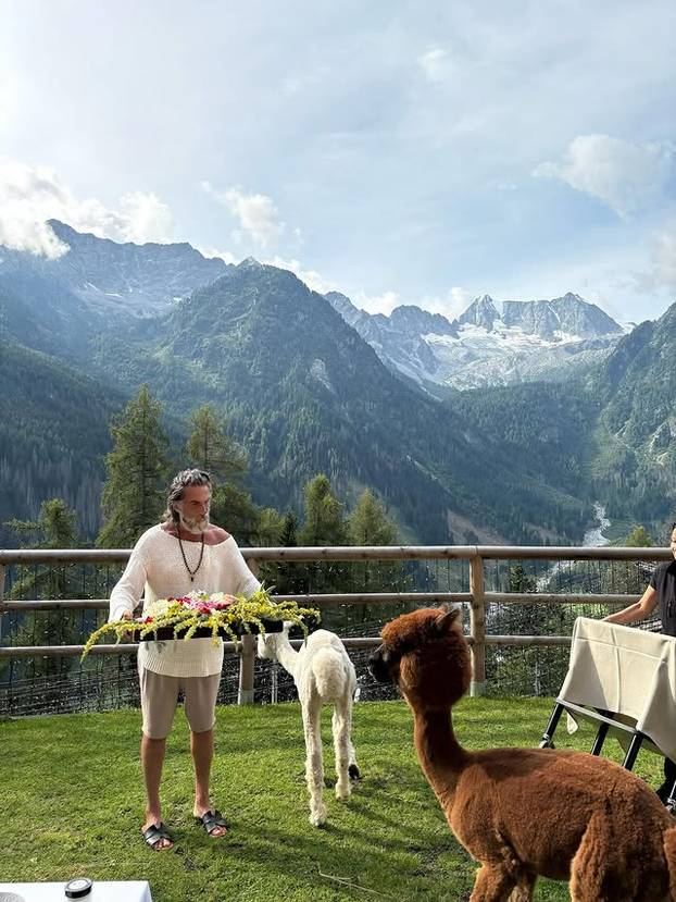 FOTO Zove se Zeus i izgleda kao bog: Ovaj muškarac je trenutno najpoželjniji na internetu!