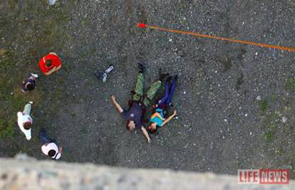 Željni adrenalina: Mladi par skočio s užetom i poginuo