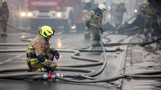 Pijacu "Kvadrant" koja se nalazi u sarajevskom naselju Otok zahvatio je požar 