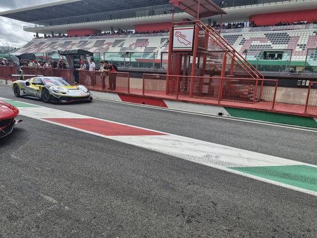 FOTO 24sata na utrci u Italiji. Pogledajte spektakl s hrvatskim vozačem za volanom Huracana