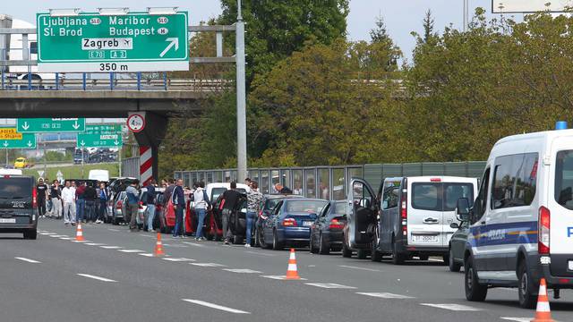 Torcida je blokirala autocestu: Plaćali su cestarinu u lipama!