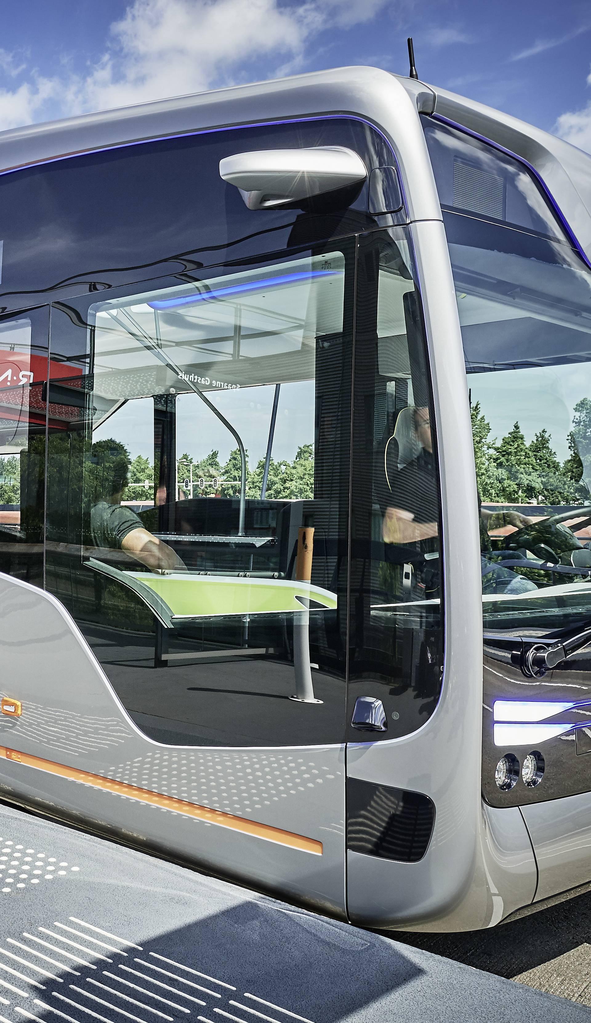 Weltpremiere: Mercedes-Benz Future Bus mit CityPilot  Meilenstein auf dem Weg zum autonom fahrenden Stadtbus