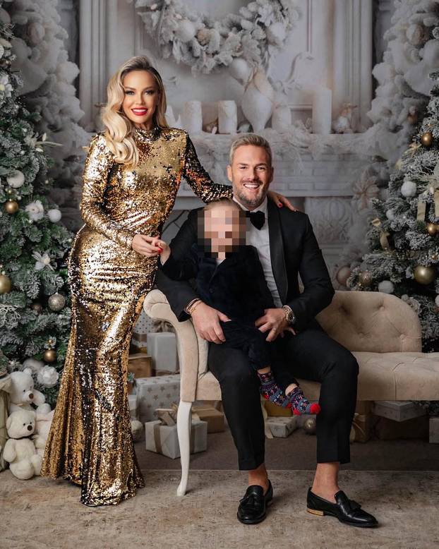 Ovo su blagdanske kombinacije Maje Šuput: Pogledajte kako je sve pjevačica pozirala za Božić