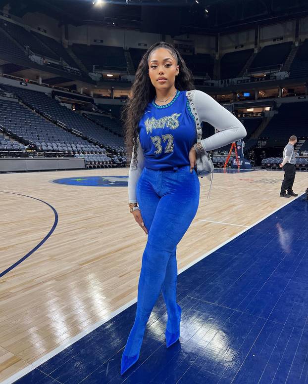 FOTO Djevojka NBA zvijezde na utakmici otkrila previše. Ili ne?