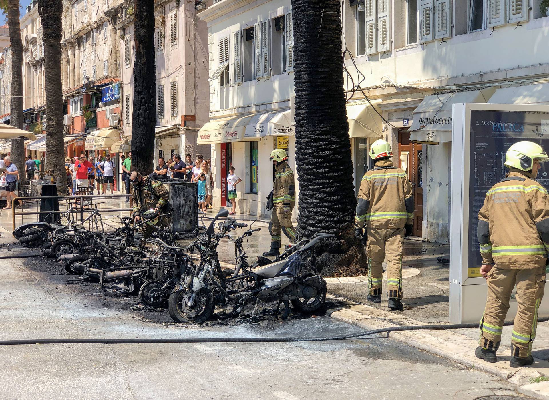 Split: Na Rivi se zapalilo desetak motocikala