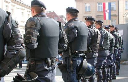 Orepić policajcima diže plaće: 'Oni su izloženi riziku na ulici'