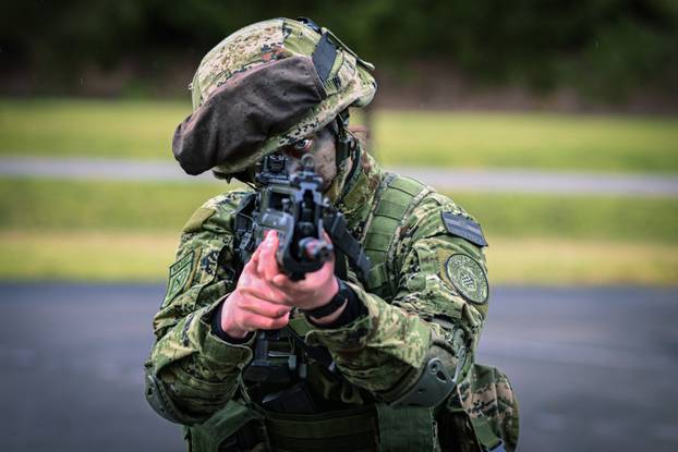 FOTO Vojni kadeti u akciji. Ovo su kadrovi sa zimskih kampova: 'Motivirani su i željni rada...'