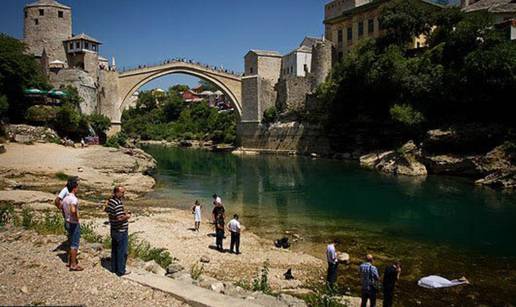 Mostar: Pronašli su tijelo Čeha koji je skočio sa Starog mosta