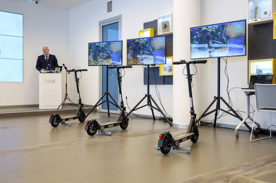 Zagreb: Predstavljanje novog preventivno-edukativnog programa Hrvatskog autokluba o korištenju e-romobila