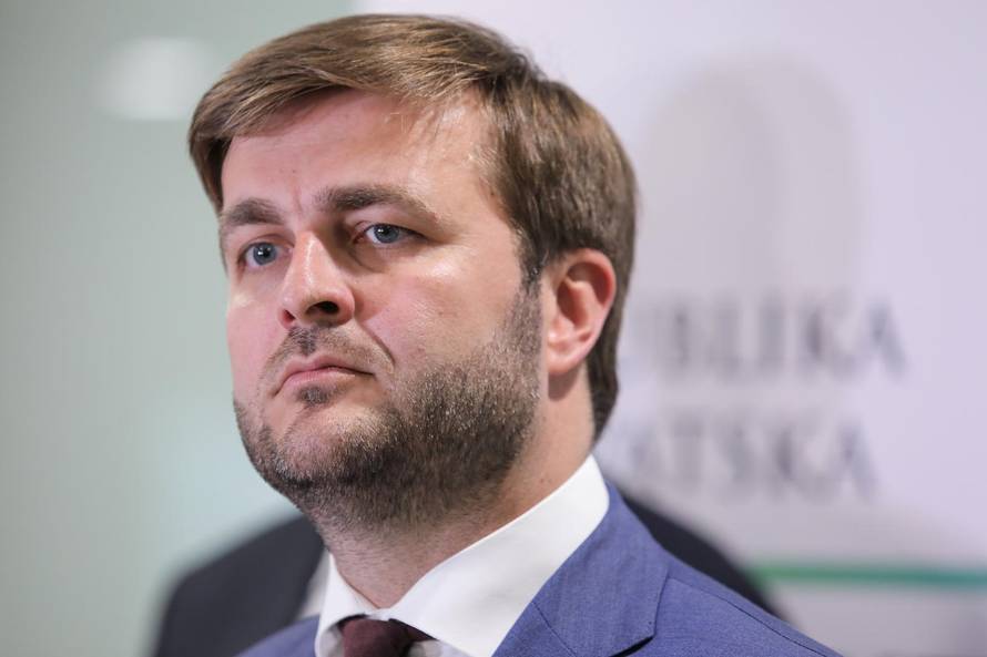 Zagreb: Ministar Ćorić dao izjavu o popunjenju slobodnog kapaciteta LNG terminala na Krku