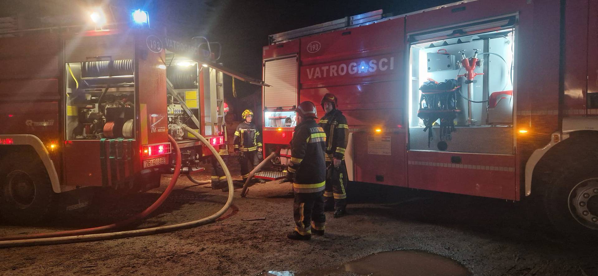 U noći planuo dio pilane kraj Vrbovskog, požar topio prozore