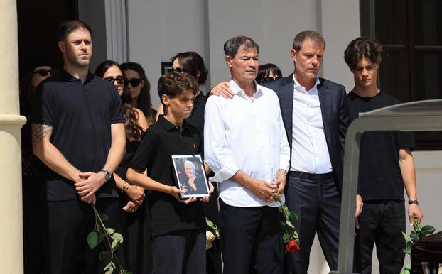 Zagreb: Posljednji ispraćaj Luce Mamić, majke Stojana, Zdravka i Zorana Mamića
