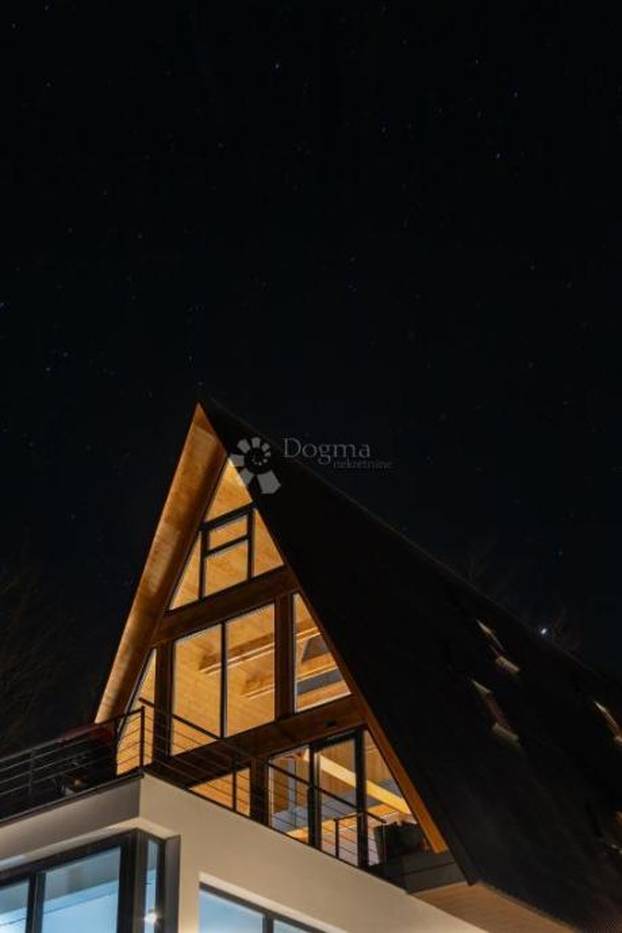 FOTO Ova vila na malom brežuljku u Delnicama nudi luksuz i užitke cijele godine