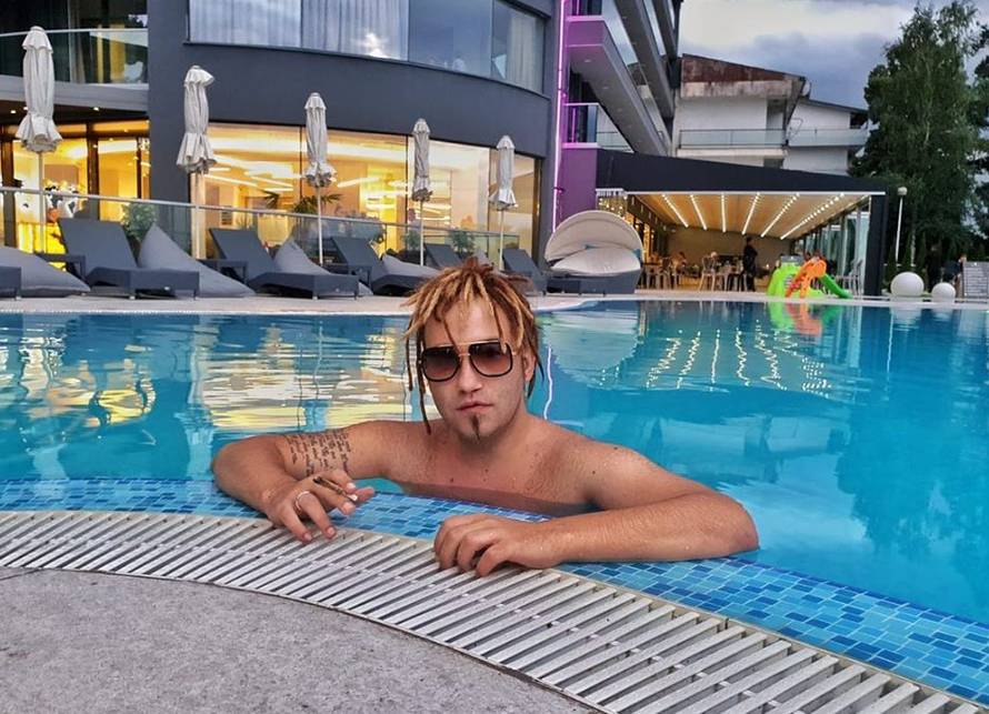 Tko je srpski reper za čiji su koncert zagrebački tinejdžeri ostali 'zakinuti' ispred kluba?