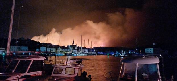 NESTVARNE SCENE Pogledajte kako izgleda nebo iznad Brača. 'Slušajte upute službi...'