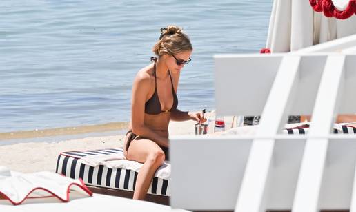 FOTO Fatalnu Bosanku uhvatili kako se skida na pla&zcaron;i Cannesa. Ljubi najboljeg tenisa&ccaron;a svijeta