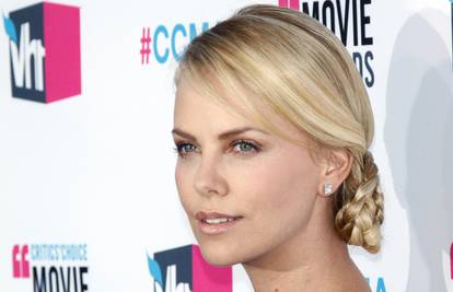 Charlize će glumiti u filmu po romanu autorice hita ‘Nestala’