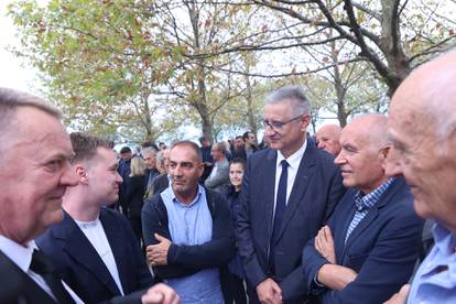 FOTO Posljednji ispraćaj Ante Ćorušića na groblju u Lovreću