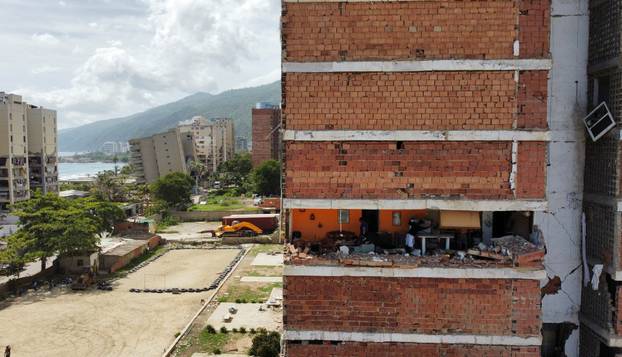 Aftermath of earthquakes in La Guaira