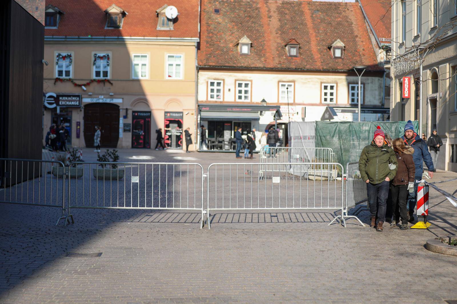 Zagreb: Ograde i zaštitari već su na mjestu za doček Vatrenih u Jurišićevoj