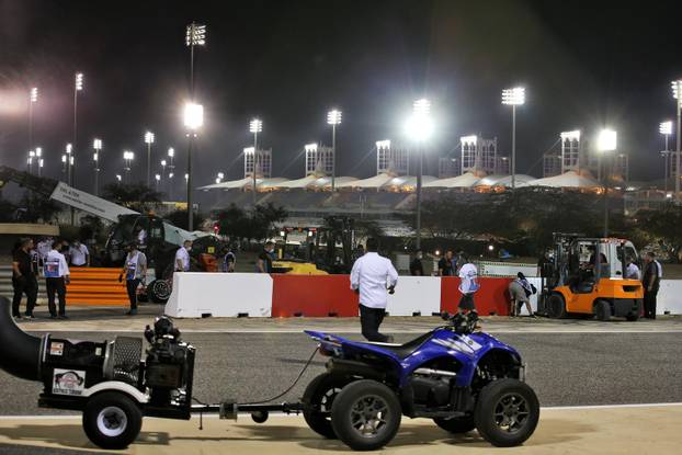 Stravi?na nesre?a u Bahreinu: Grosjean se zabio u zid, bolid se u udarcu prepolovio i izgorio