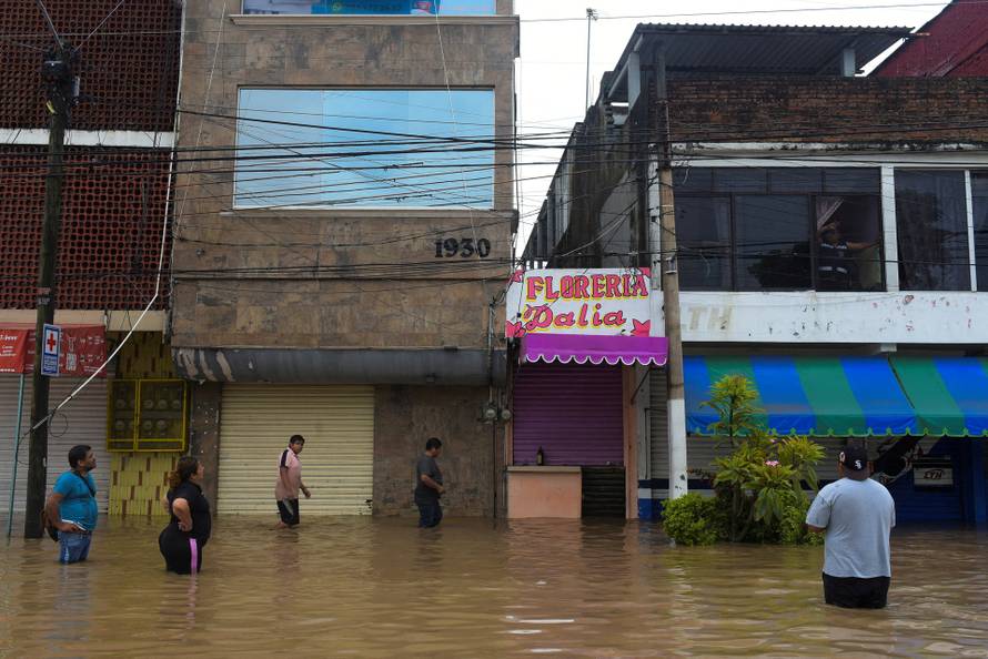 Torrential rains burst rivers, sparking floods in eastern Mexico