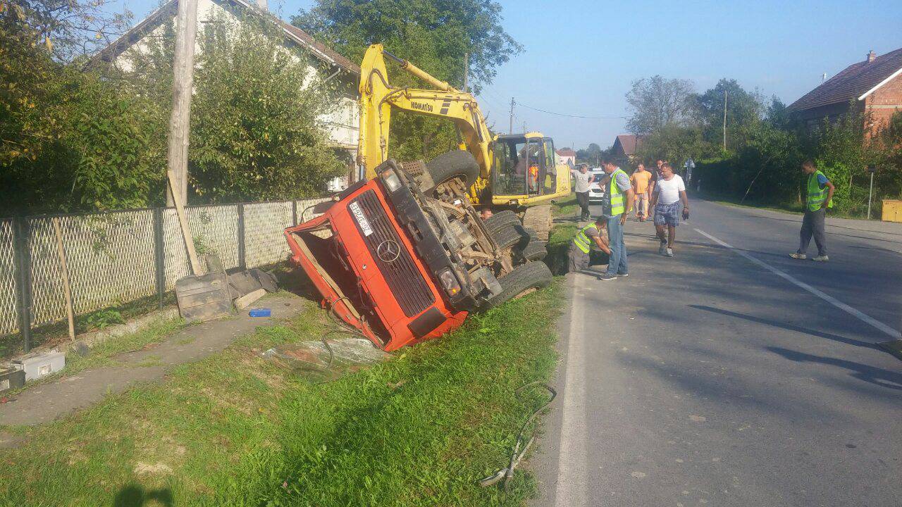 "Halo šefe, nemojte se ljutiti, ali uništili smo vam kamion..."