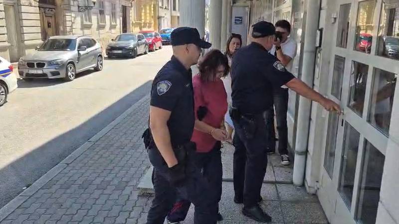 VIDEO Ovu ženu (36) sumnjiče za teško ubojstvo u Sl. Brodu. Doveli su je na ispitivanje