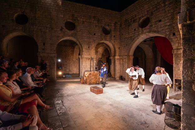 Dubrovnik: Otvoren 12. Midsummer Scene Festival premijerom predstave "Jedan za sve"