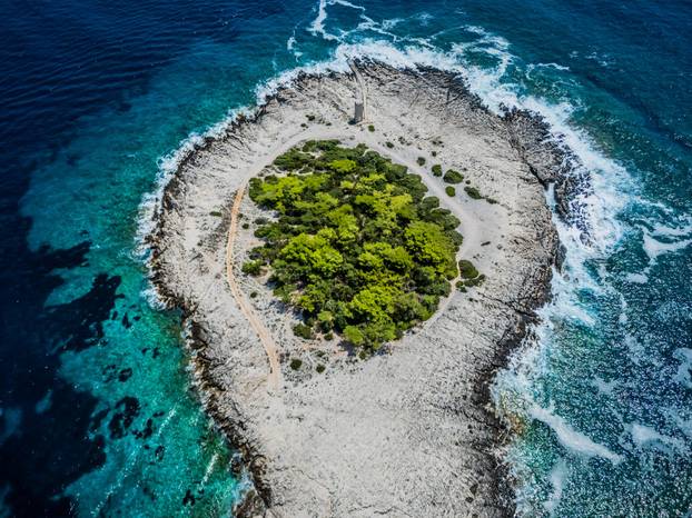 Poluotok Ražnjić na Korčuli snimljen iz zraka 