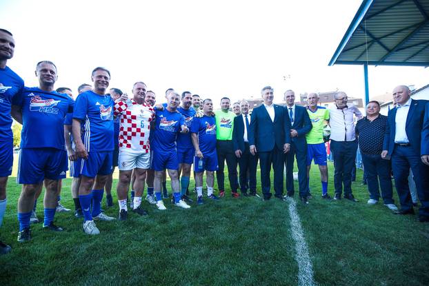 Zagreb: Nogometna utakmica povodom 35. obljetnice osnutka HDZ-a