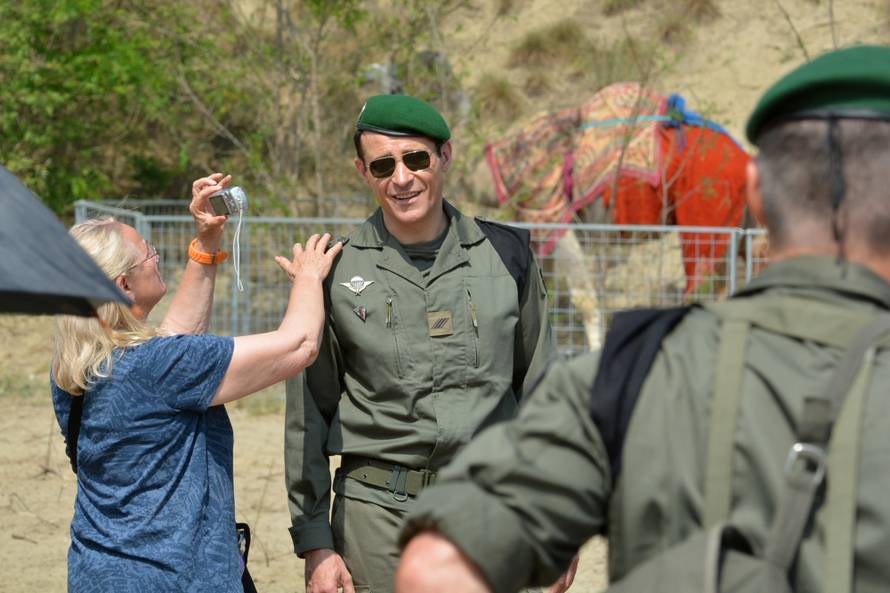 Kalinovac 'postao' pustinja: Višnjić je s deve jurio na pivo