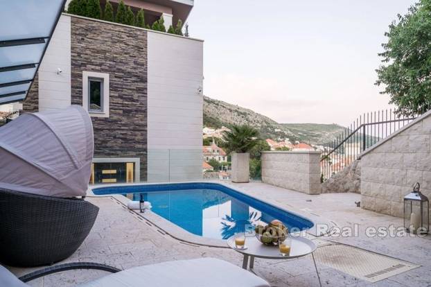 FOTO Ova vila s pogledom na Dubrovnik stoji 5 milijuna eura: Ima saunu, jacuzzi, bazen...