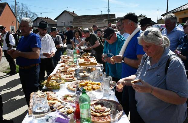 U Velikoj Kopanici održana manifestacija Uskrsno jahanje 