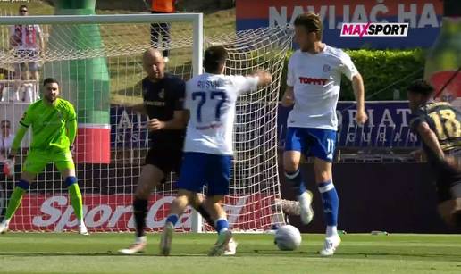 VIDEO Napadač Hajduka pao u šesnaestercu, Rakitić je širio ruke, Poljud skandirao 'cigane'