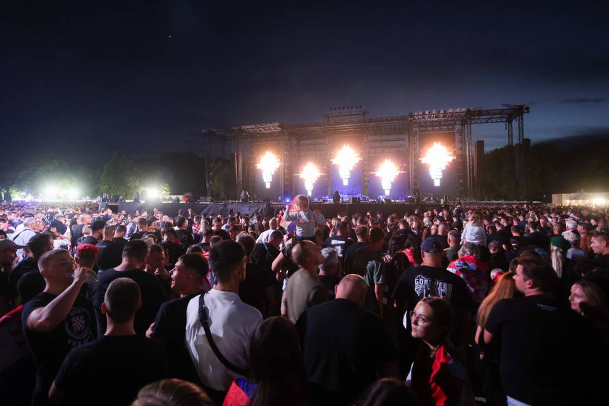 Obožavatelji na velikom koncertu Marka Perkovića Thompsona u Sinju