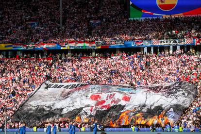 FOTO Hrvatsku u Berlinu prate deseci tisuća navijača, stadion je većinski obojan u 'kockice'