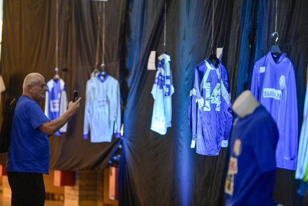 Zagreb: Izložba starih Dinamovih dresova u Ciboni