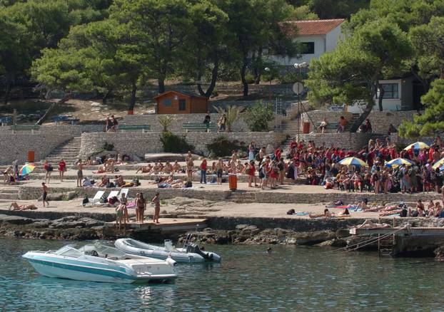 Šibenik: Otok Obojan je izgra?en kao kamp za mladež s prate?im gra?evinama