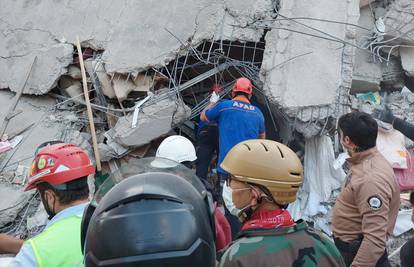 Obustavljena je potraga, potres je odnio najmanje 114 života...