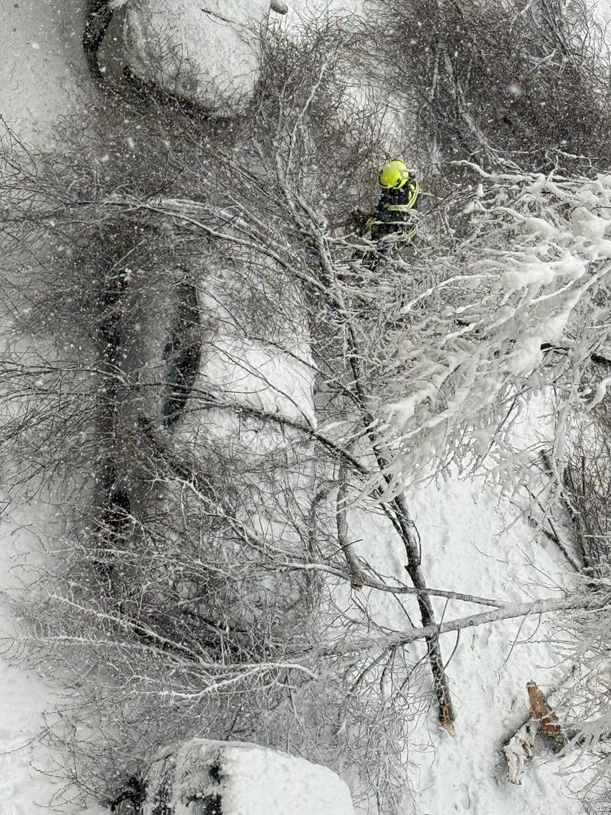DRAMA KOD HVARA 'Hrabri' iz Ploča spasio je Crnogorce...