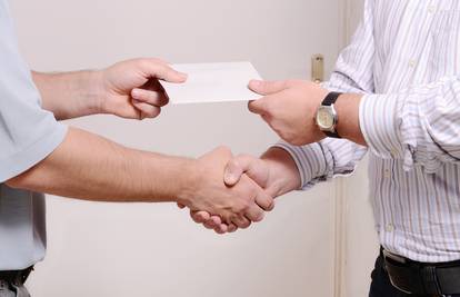 ANKETA Koliko eura je pristojno dati u kuvertu za vjenčanje?