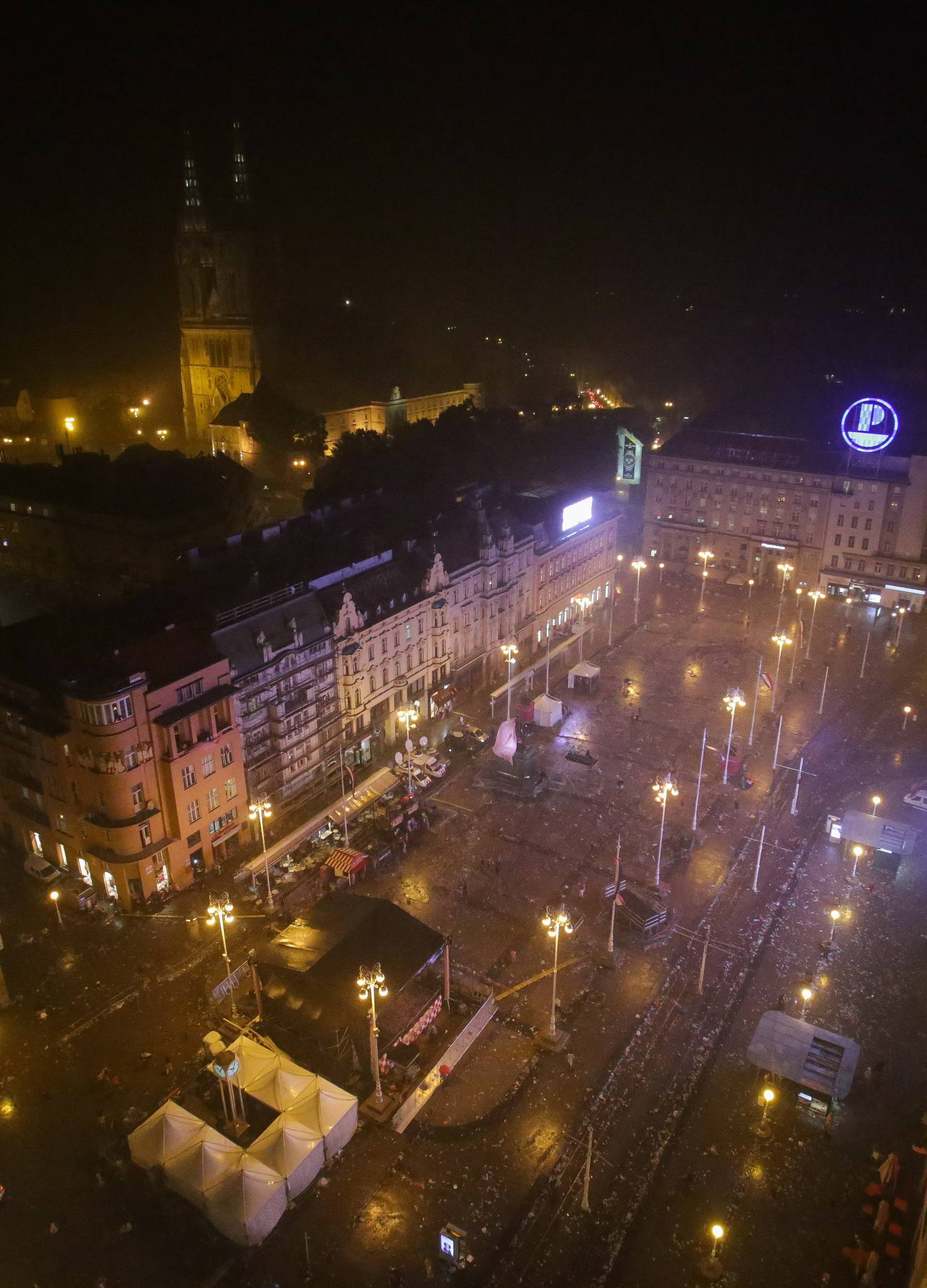 Zagreb: Nakon doÄeka, navijaÄi smeÄe ostavili po ulicama grada
