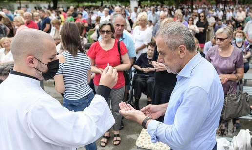 Oporavljao se nakon operacije: Bandić na proštenju u Stenjevcu