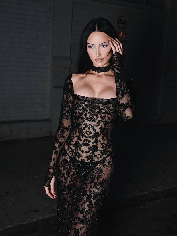 FOTO Ovo je nova cura Orlanda Blooma? Voli pokazivati grudi, svi kažu da liči na Katy Perry